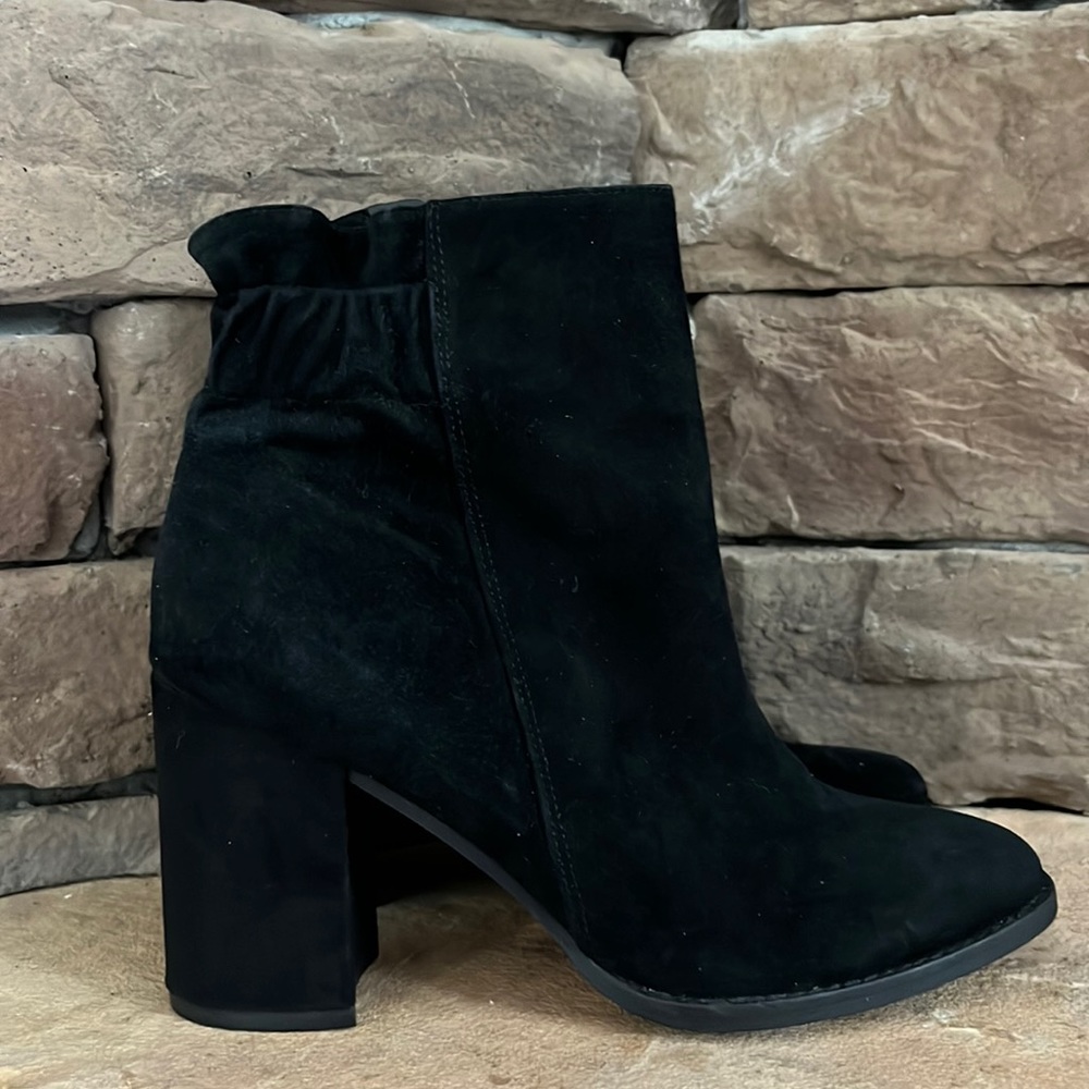 Arturo‎ Chiang Rakel Ankle Boots / Black Suede / SZ 8